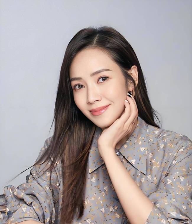 侯佩岑育儿观是让孩子教父母 称自己坚持正向教育