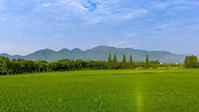 开学第一课:送给学生4盏“指路之灯”