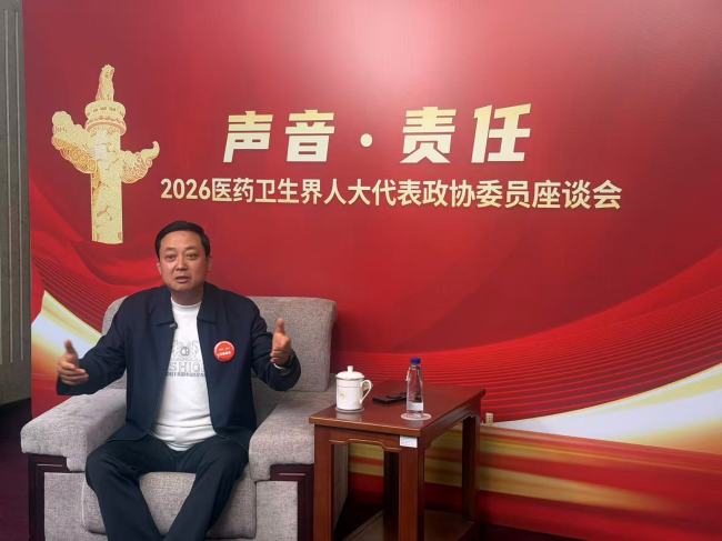 华网·两会丨阮鸿献委员：药店转型“健康驿站”，最大的改变是“思想”