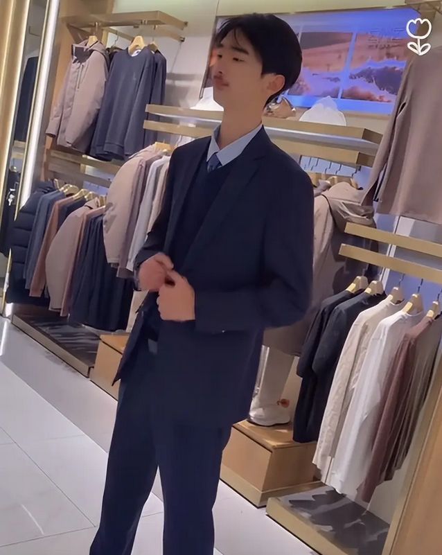 “好好的儿子被你养成大佐”，家长让儿子留胡须受尽嘲笑