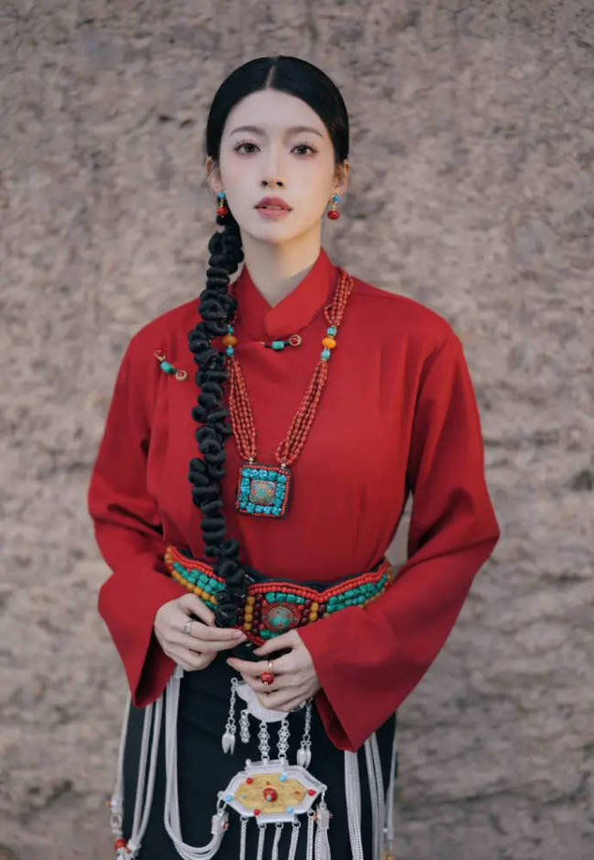 蔡思贝官宣离开TVB：十三年旅程圆满修毕