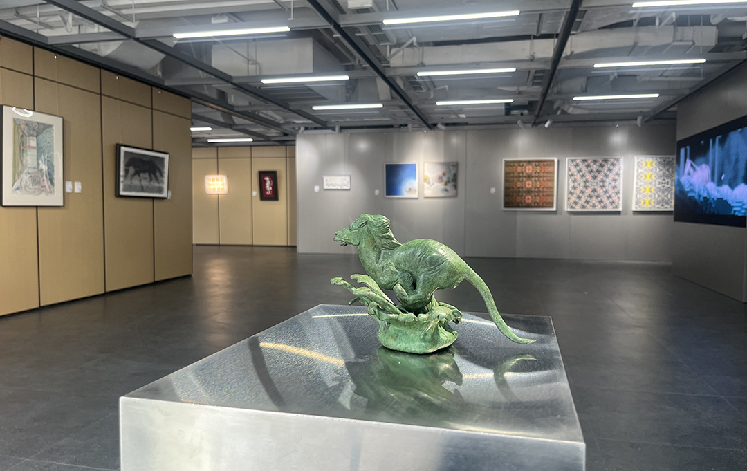 《鹿蜀》雕塑-黄彦