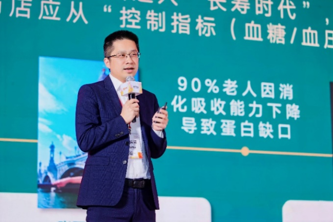 中国飞鹤副总裁、功能营养事业部总经理黄伟川现场分享