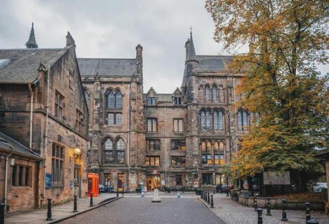 国内有钱人为什么都喜欢送孩子去英国留学？