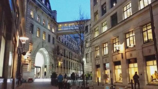 国内有钱人为什么都喜欢送孩子去英国留学？