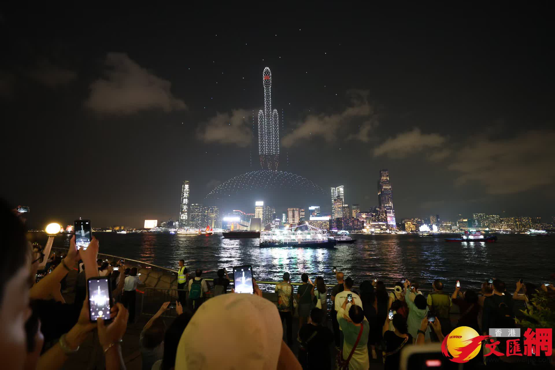 2026全民國家安全教育日大型無人機表演。（香港文匯報記者黃艾力 攝）