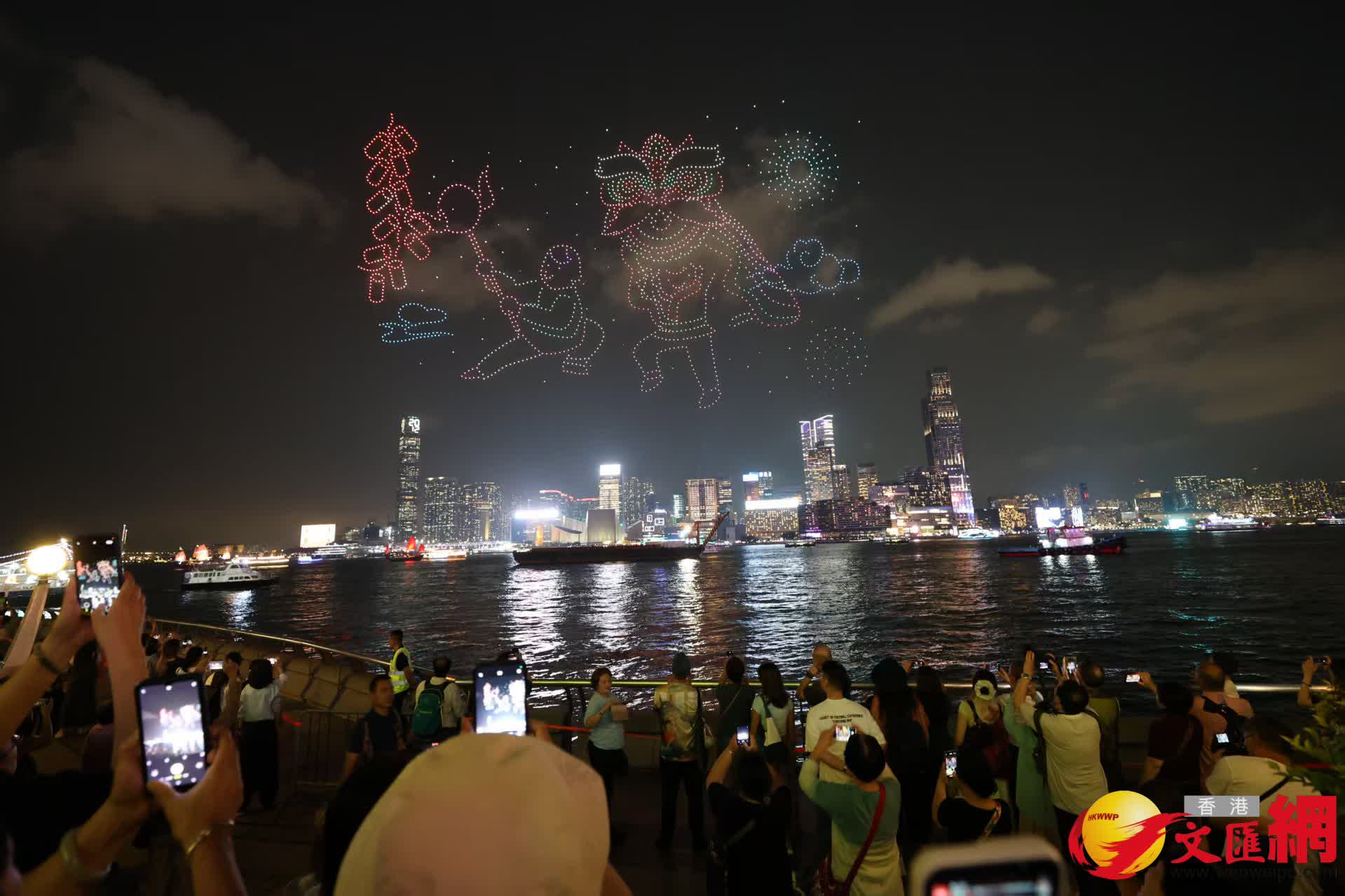 2026全民國家安全教育日大型無人機表演。（香港文匯報記者黃艾力 攝）