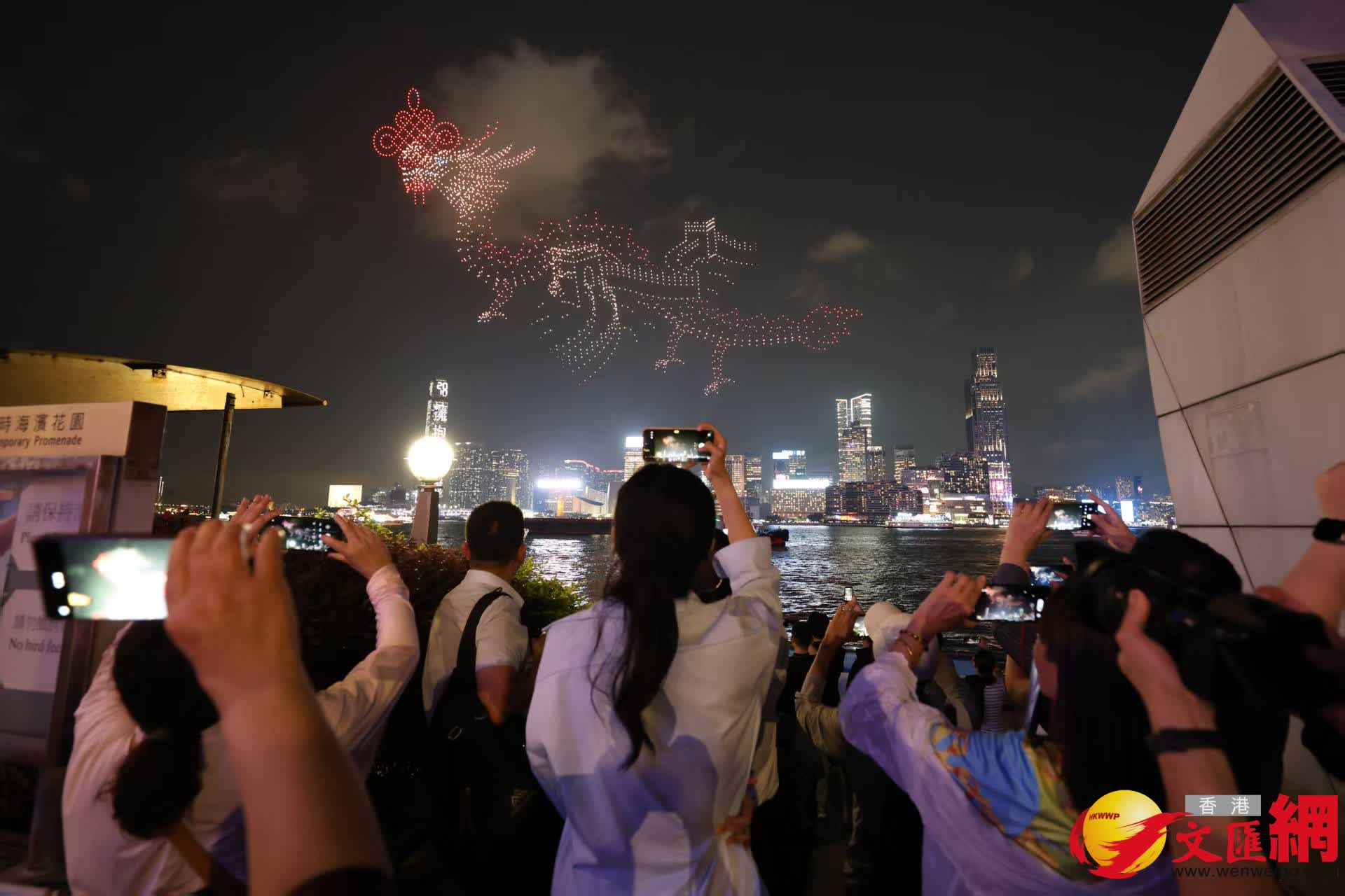 2026全民國家安全教育日大型無人機表演。（香港文匯報記者黃艾力 攝）