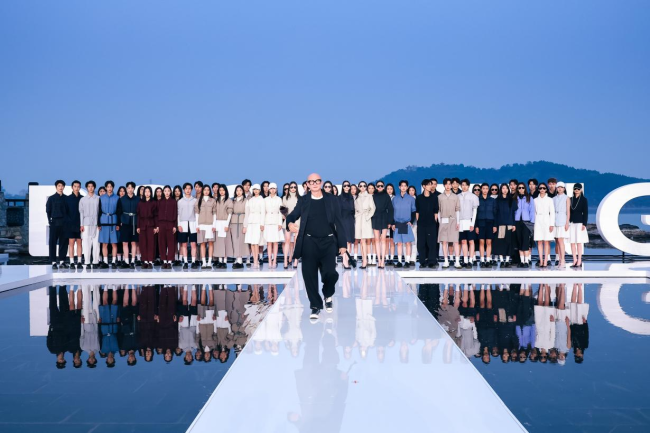 讲述光影交织下的时尚叙事 波司登“多面登场”2026北京国际电影节光影风尚开幕大秀在京举行