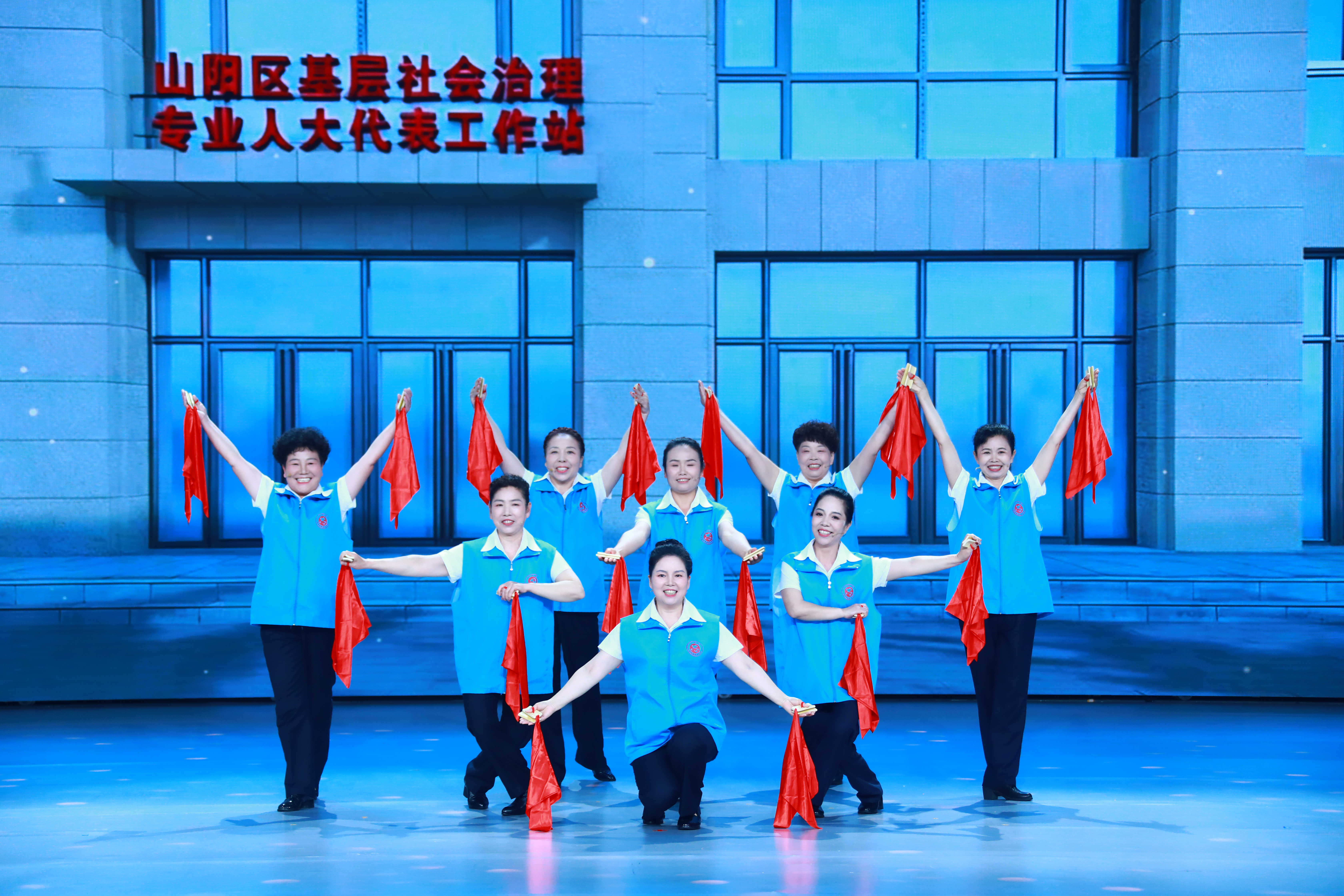 快板表演:《社区邻里情》 表演者:冬香站志愿者