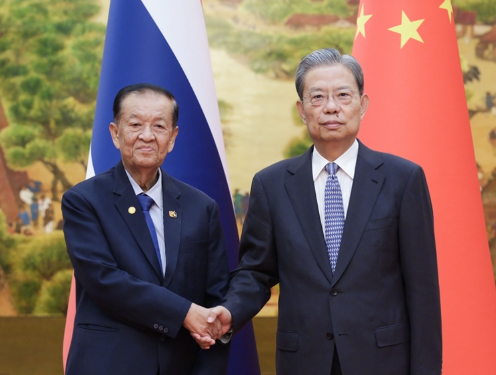 赵乐际同泰国国会主席兼下议院议长万诺会谈 