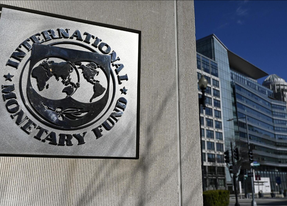 IMF上调全球增长预期 呼吁减少贸易壁垒 