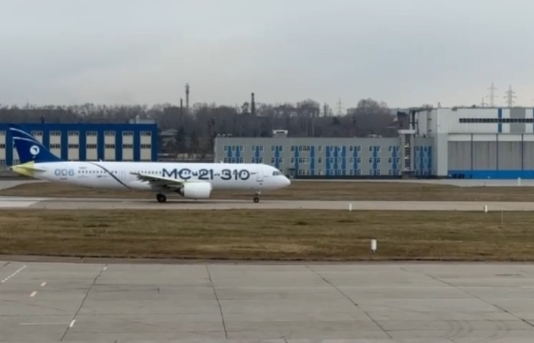 第二架俄罗斯国产化MS-21验证机试飞 